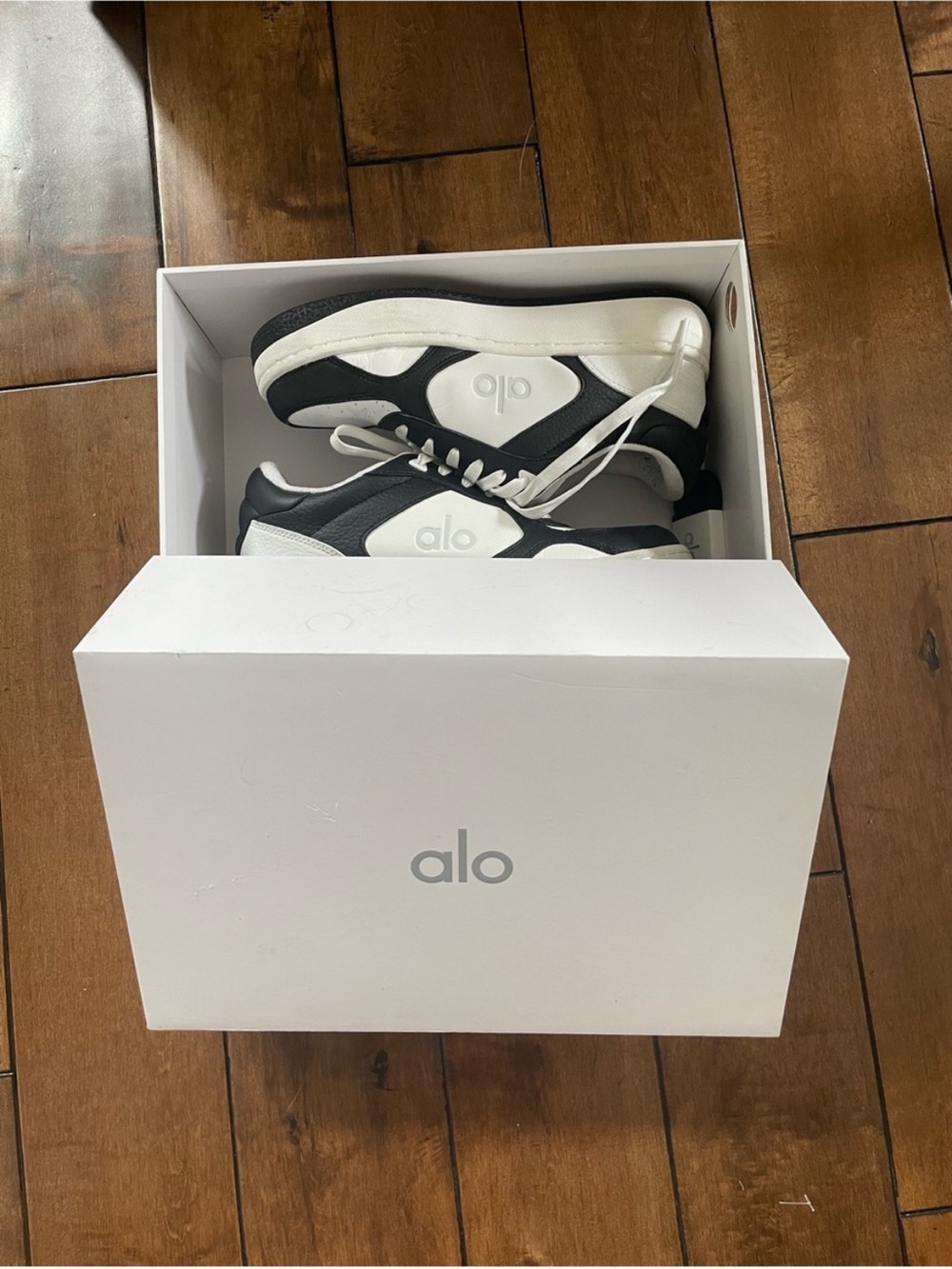 ALO recovery mode sneakers